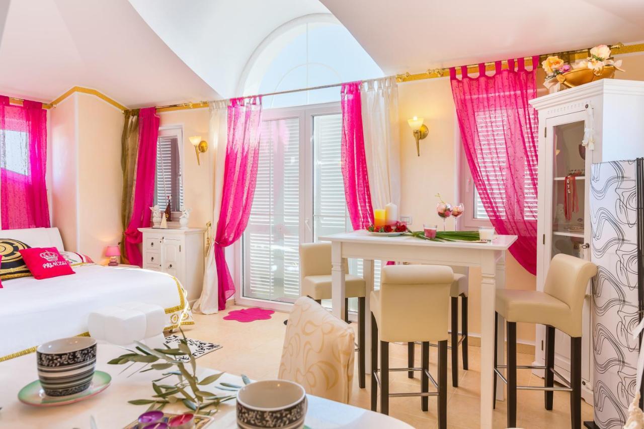 Lucie Apartment